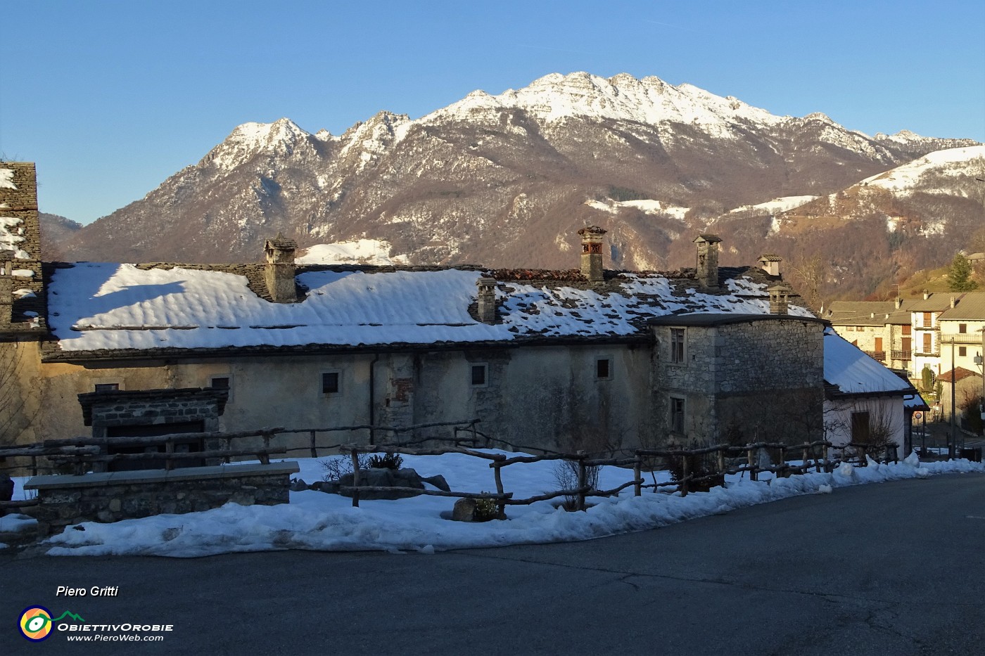 12 Dall'antico borgo di Arnosto in  Fuipiano  vista in Resegone.JPG